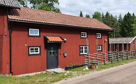 Boende på gård i Kolmårdens skogar